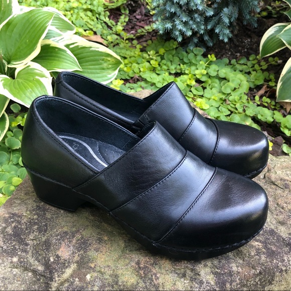 dansko sandals size 35